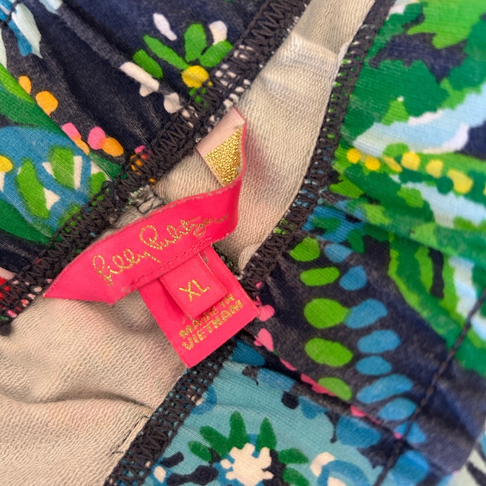 Lilly Pulitzer Navy Blue Floral Scallop Hem Shorts - Picture 3 of 5